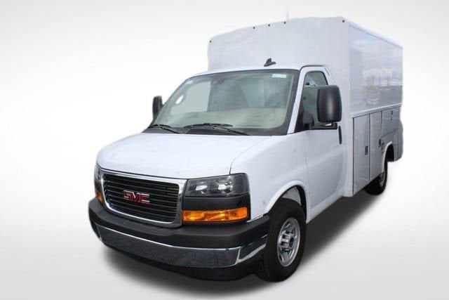 2024 GMC Savana Cutaway 3500 1WT