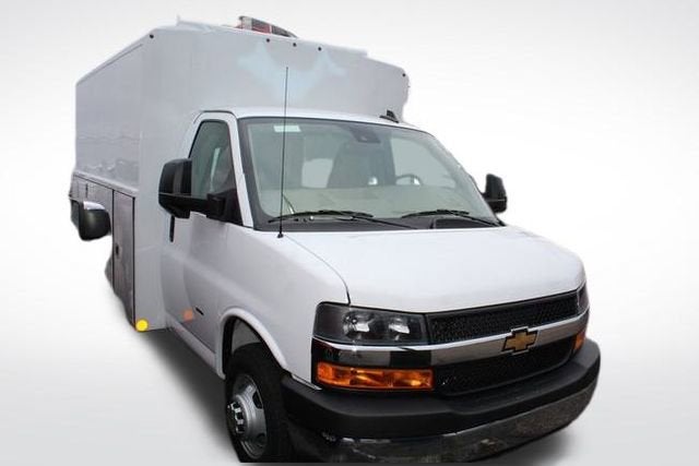 2024 Chevrolet Express Cutaway 3500 1WT