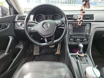 2017 Volkswagen Passat 1.8T R-Line