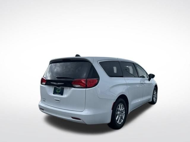 2024 Chrysler Voyager LX
