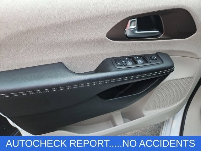 2024 Chrysler Voyager LX