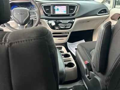 2024 Chrysler Voyager LX
