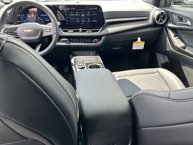 2027 Chevrolet Equinox LT - Photo 7