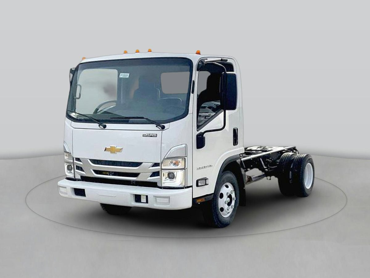 2025 Chevrolet Low Cab Forward 5500 XG Base